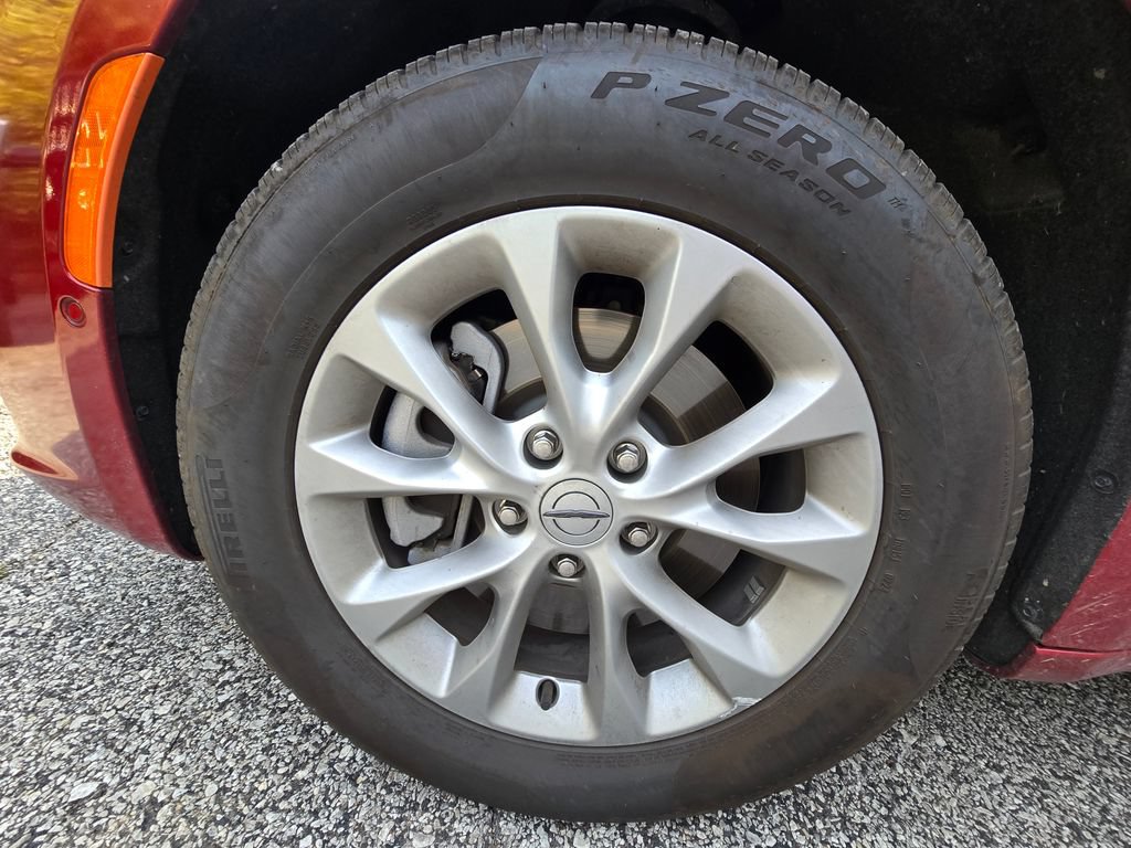 Used 2025 Chrysler Pacifica Select AWD/4WD image 15