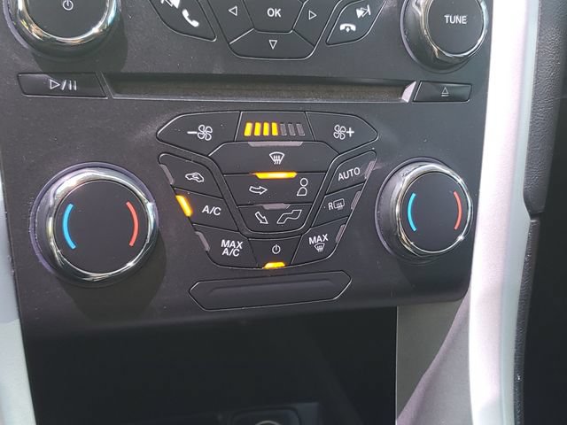 Used 2015 Ford Fusion SE FWD image 17