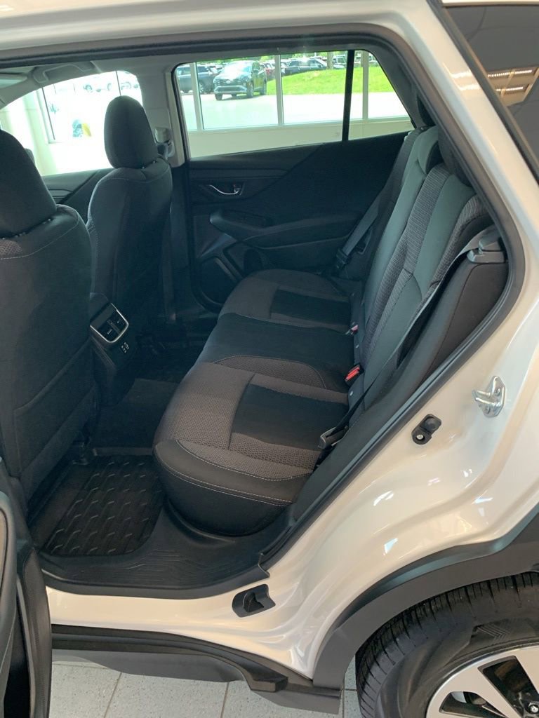 Certified 2025 Subaru Outback Premium AWD/4WD image 7