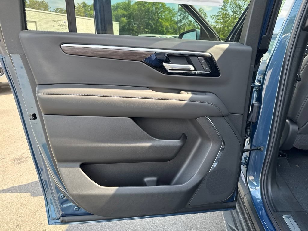 New 2026 Chevrolet Suburban LT AWD/4WD image 19