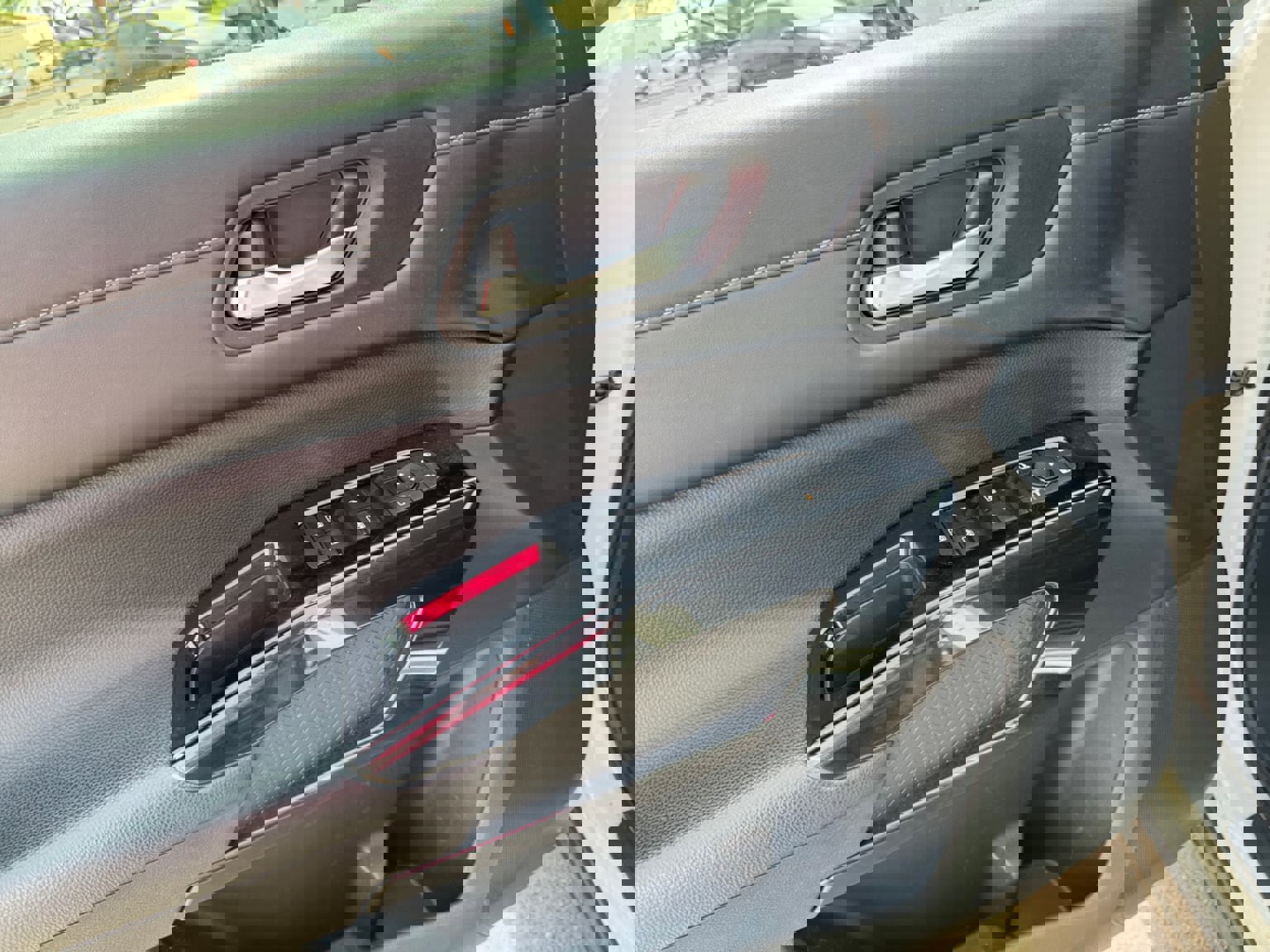 Used 2022 Nissan Pathfinder SV w/ SV Black Package image 11