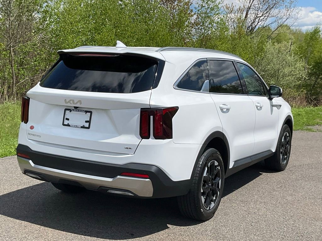 Used 2025 Kia Sorento S AWD/4WD image 7