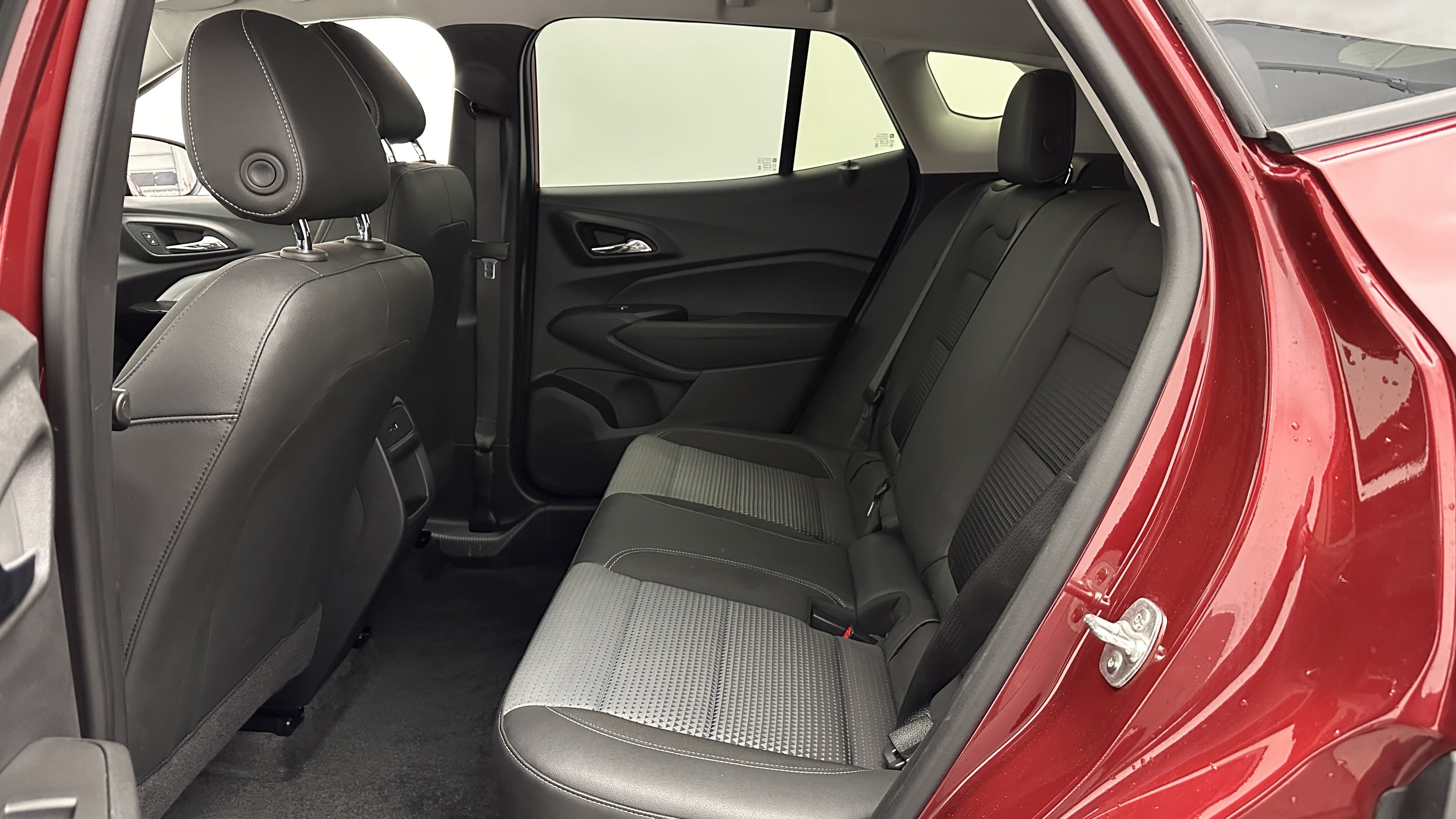 Used 2025 Chevrolet Trax LT FWD image 22