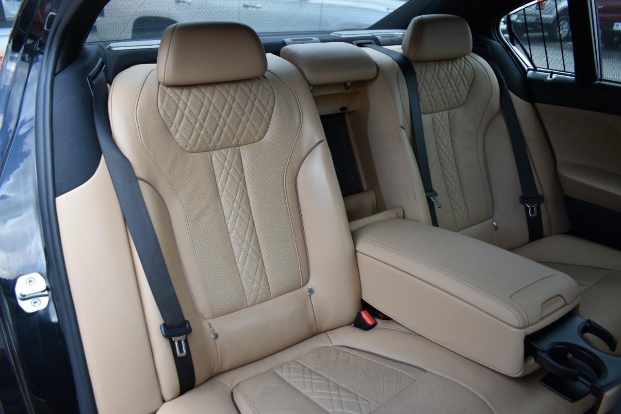 Used 2019 BMW 750i w/ Executive Package RWD image 28