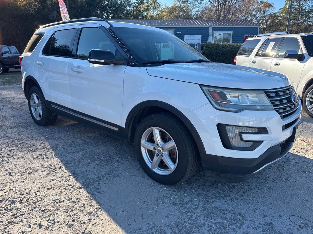 Used 2016 Ford Explorer XLT AWD/4WD image 3