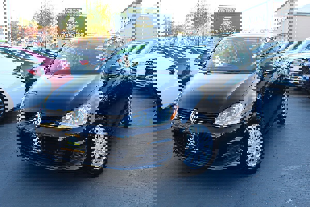 Used 2015 Volkswagen Golf Launch Edition image 36