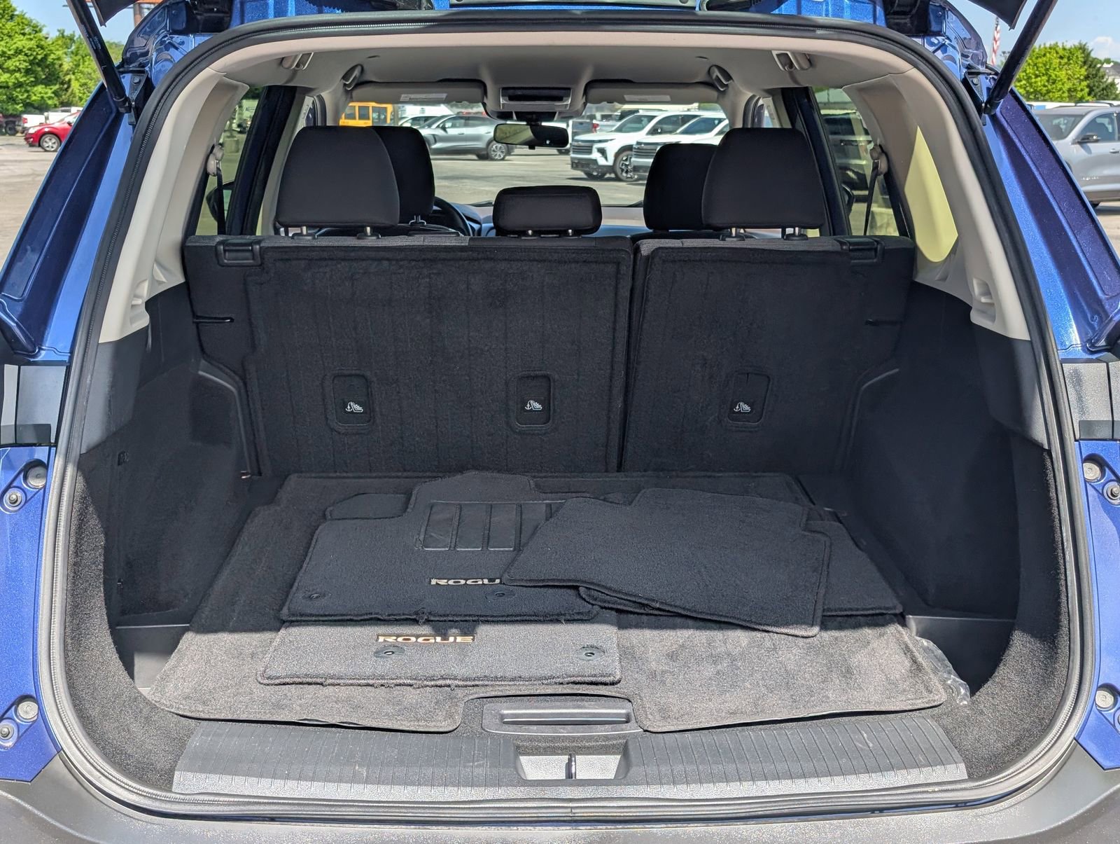 Used 2023 Nissan Rogue SV image 24