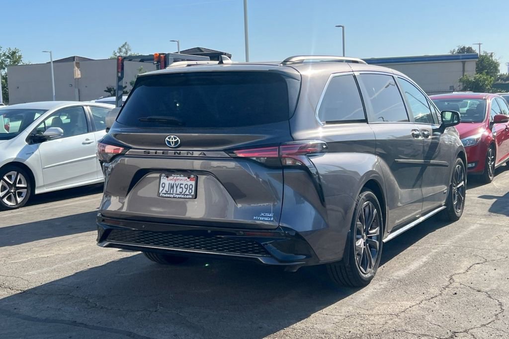 Certified 2021 Toyota Sienna XSE w/ XSE Plus Package FWD image 6