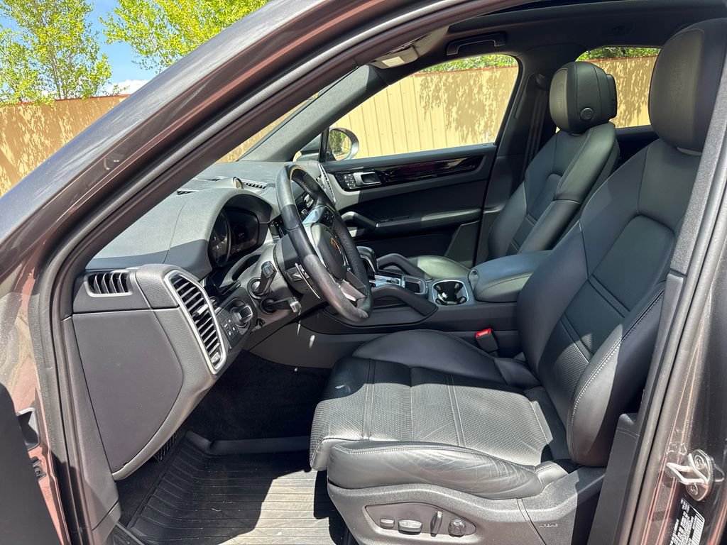 Used 2023 Porsche Cayenne Coupe AWD/4WD image 12