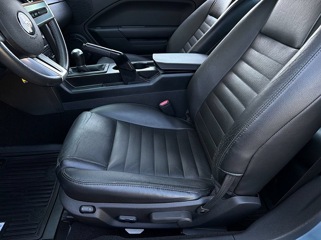 Used 2005 Ford Mustang GT RWD image 18