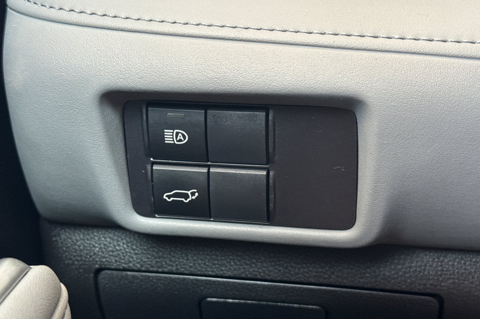 Used 2022 Toyota Highlander XLE AWD/4WD image 34
