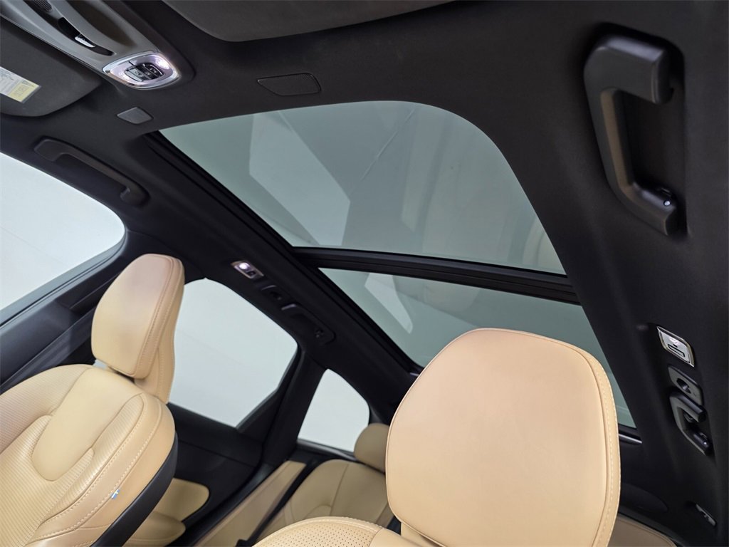 Used 2021 Volvo XC60 T5 Inscription w/ Protection Package Premier image 12