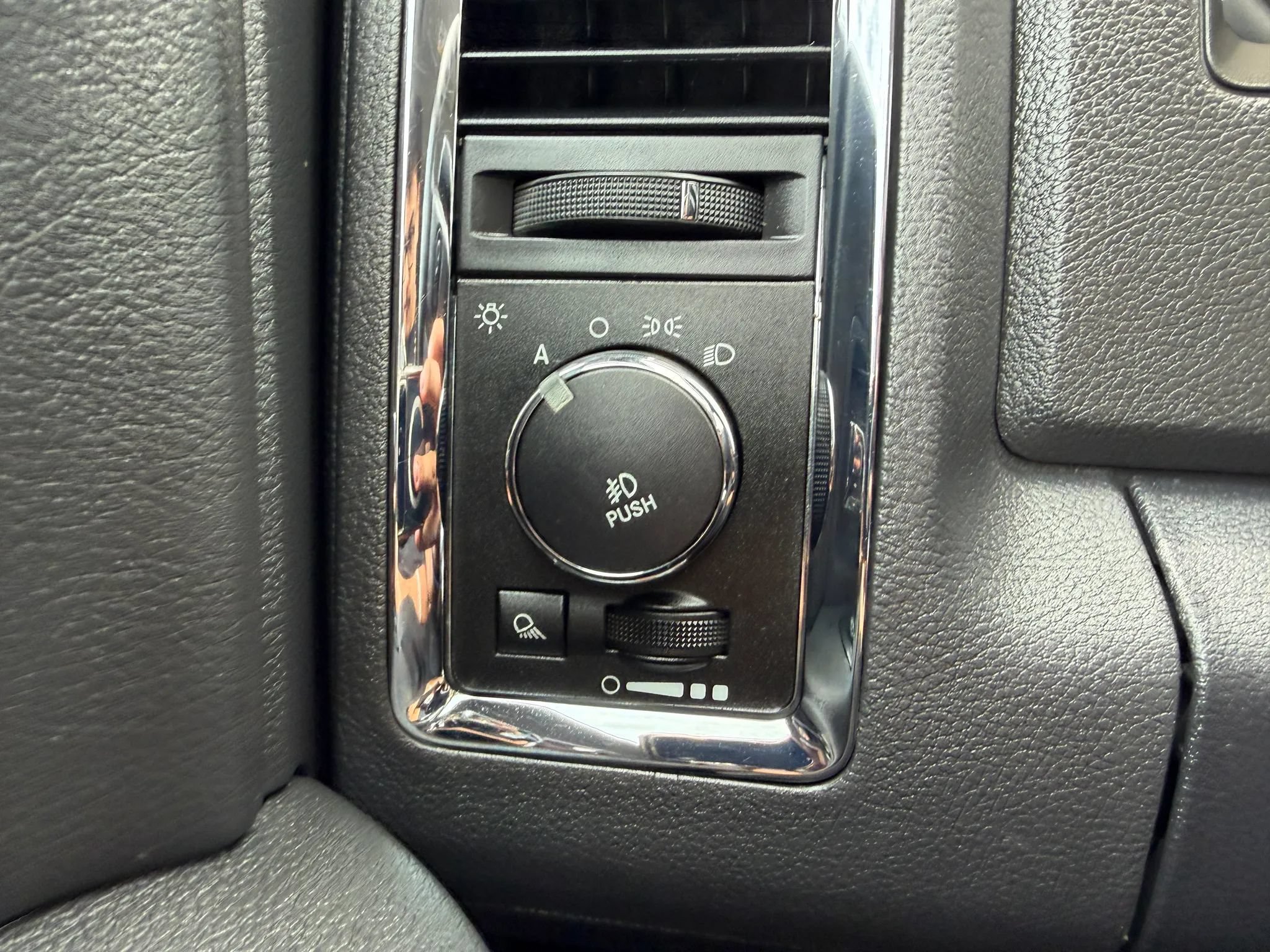 Used 2009 Dodge Ram 1500 Truck Laramie AWD/4WD image 30