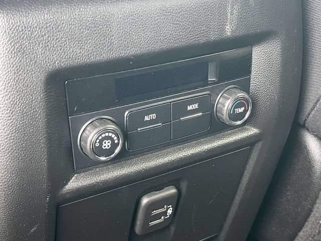 Used 2022 Chevrolet Traverse LT FWD image 20