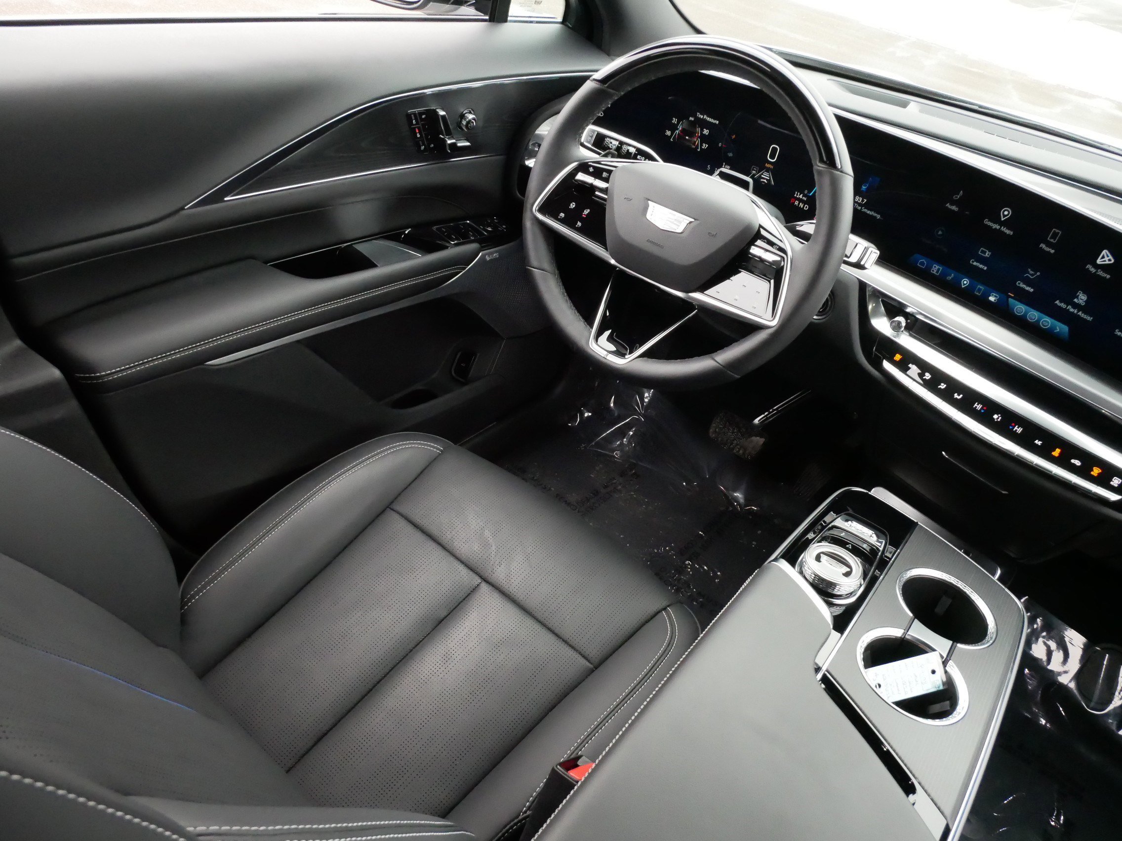 Certified 2024 Cadillac Lyriq Luxury w/ LPO, Floor Liner Package image 9