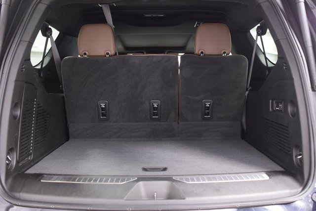 Used 2023 Chevrolet Suburban High Country w/ Premium Package image 22