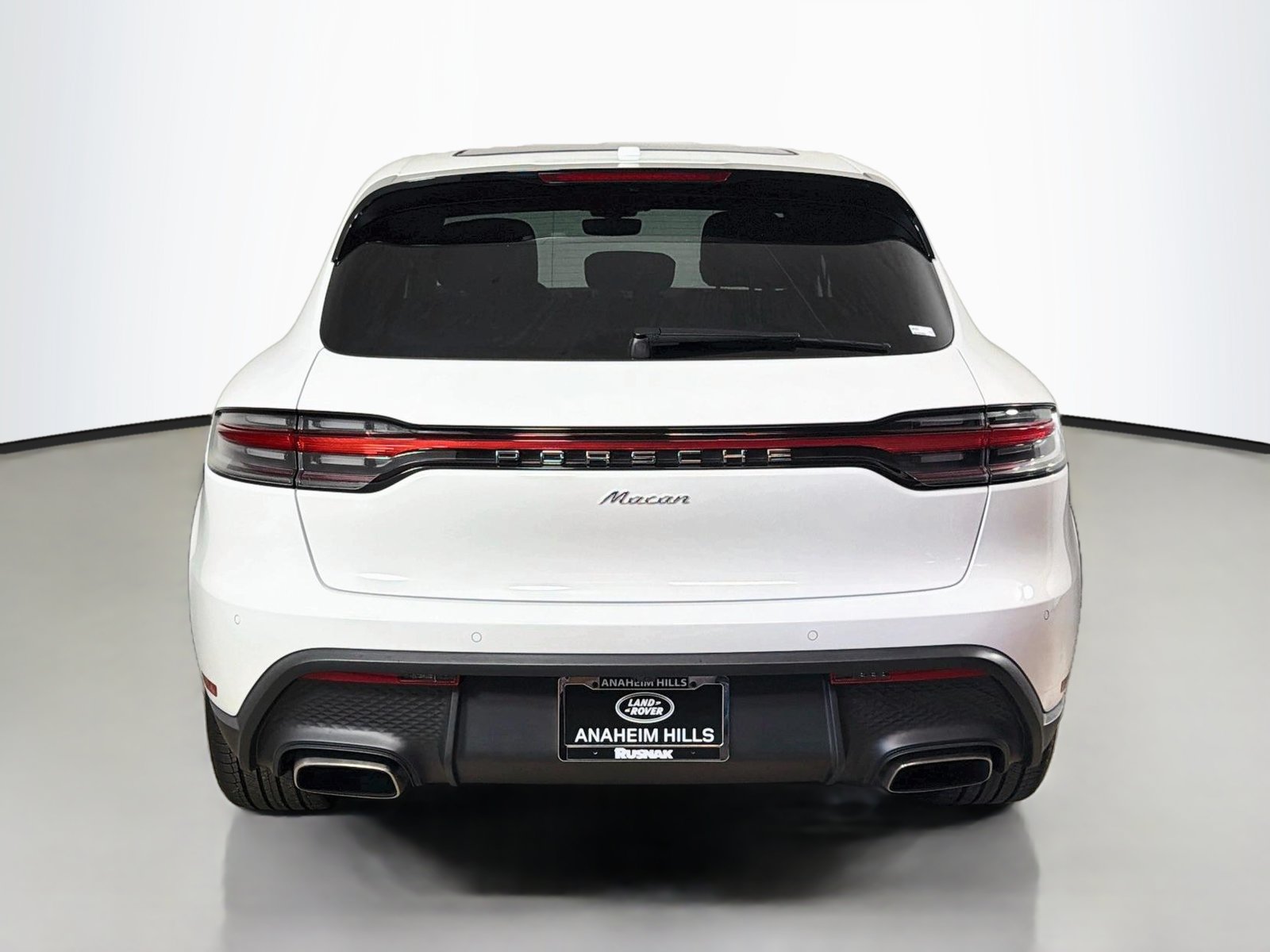 Used 2024 Porsche Macan w/ Premium Plus Package AWD/4WD image 4