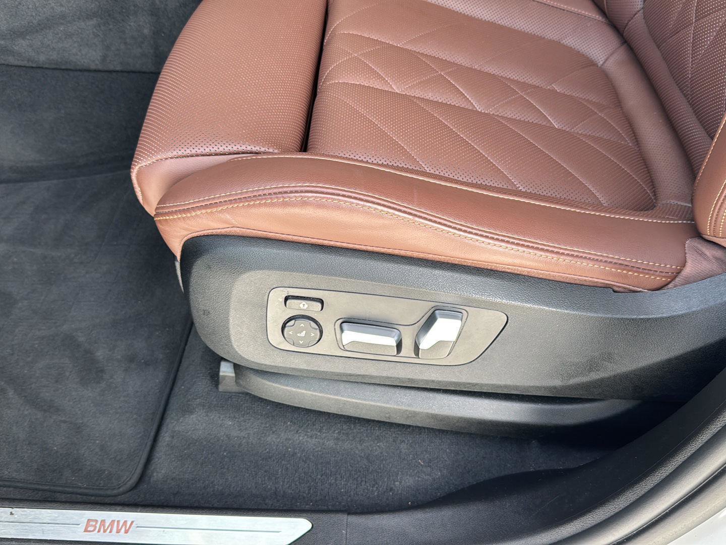 Certified 2023 BMW X5 xDrive45e w/ Parking Assistance Package image 28