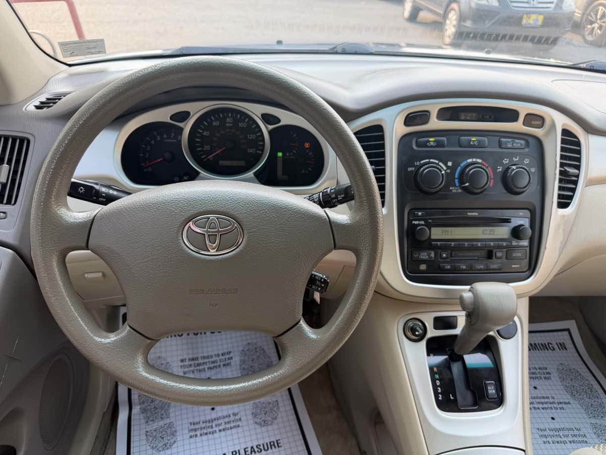 Used 2005 Toyota Highlander 2WD V6 w/ 3rd Row image 17