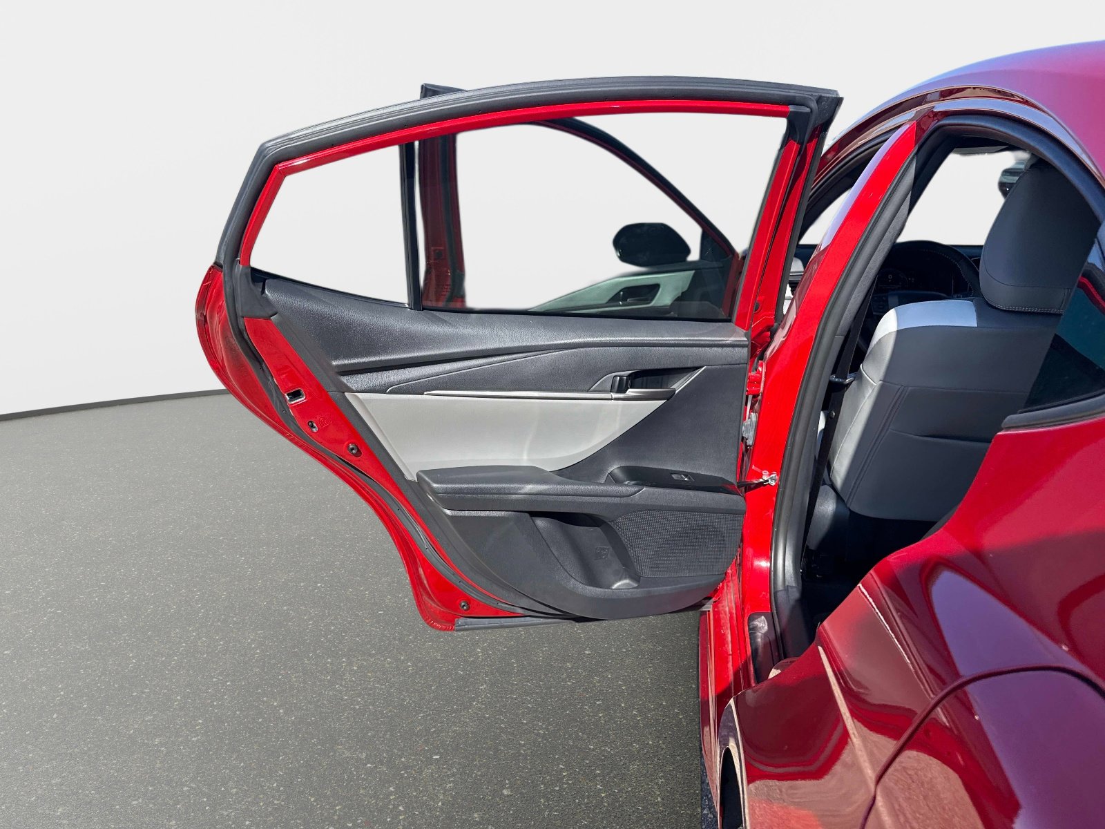 Used 2025 Toyota Camry SE w/ Multimedia Upgrade Package image 11