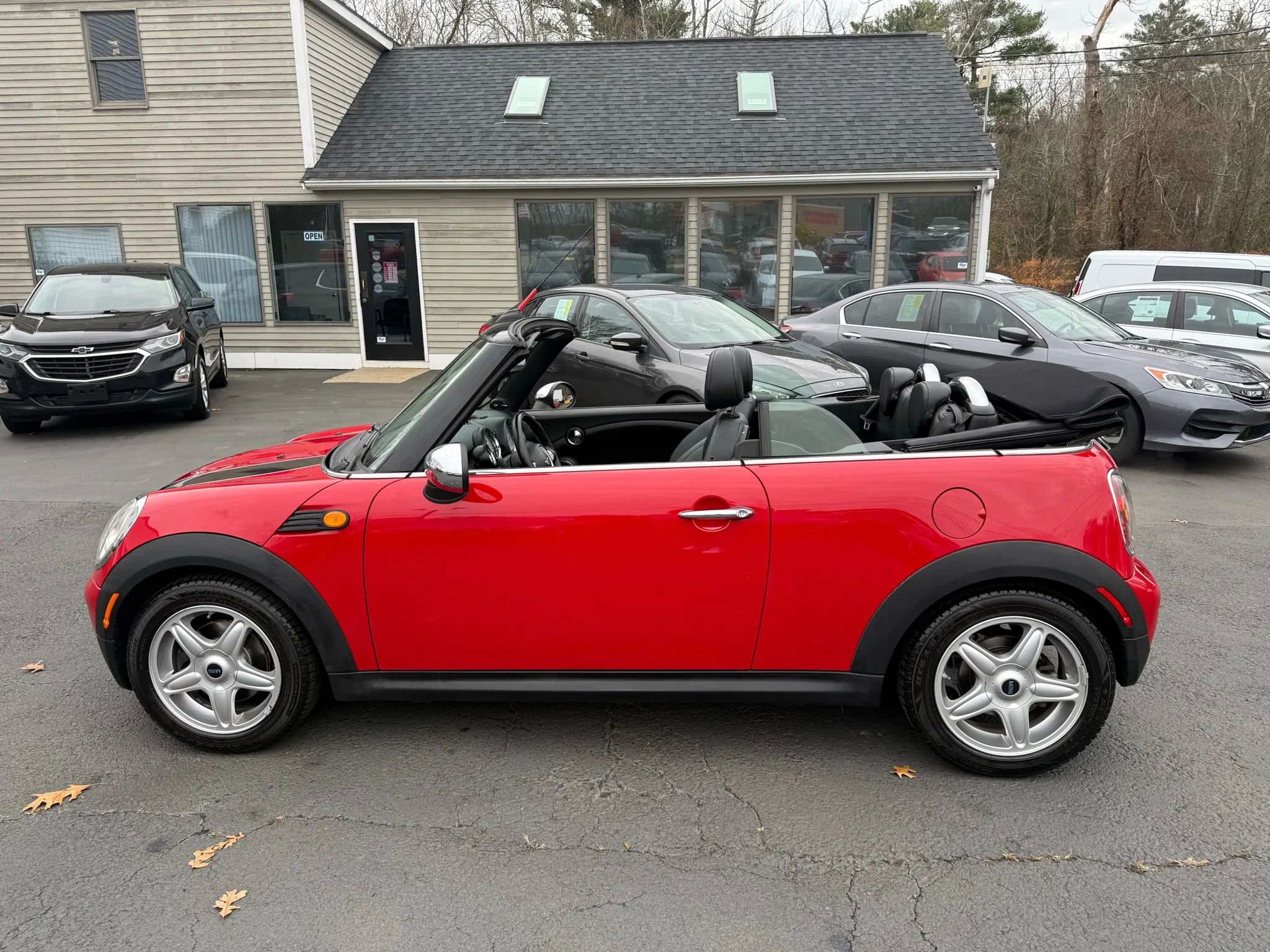 Used 2010 MINI Cooper Convertible image 30