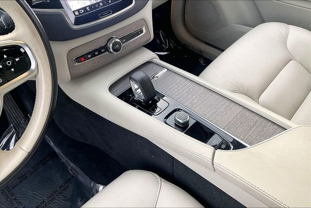 Used 2024 Volvo XC90 B6 Plus w/ Protection Package Premier image 17