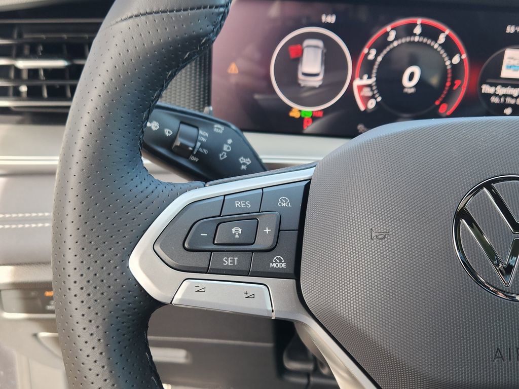 New 2026 Volkswagen Tiguan SE R-Line AWD/4WD image 17