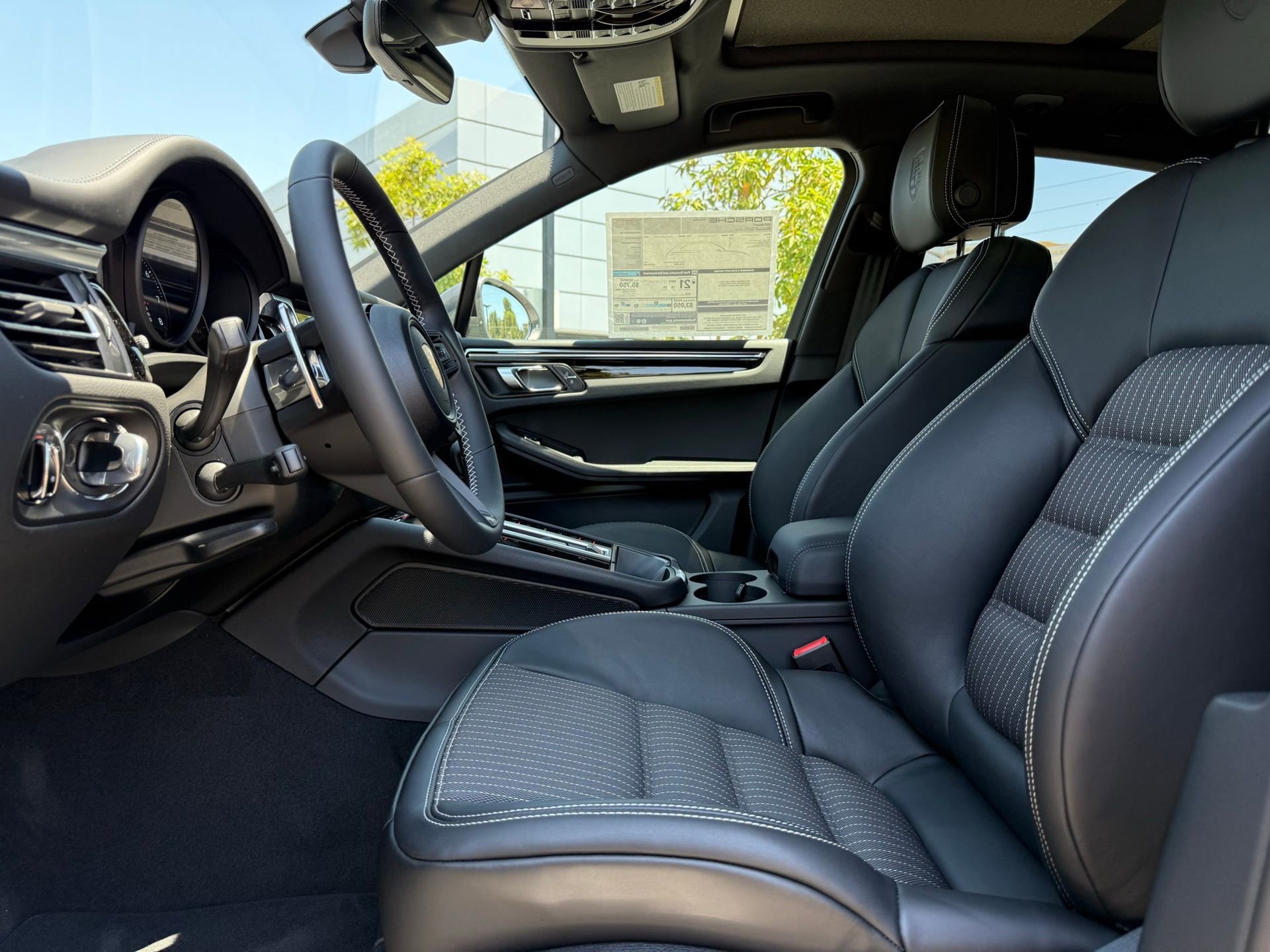 Used 2025 Porsche Macan image 13