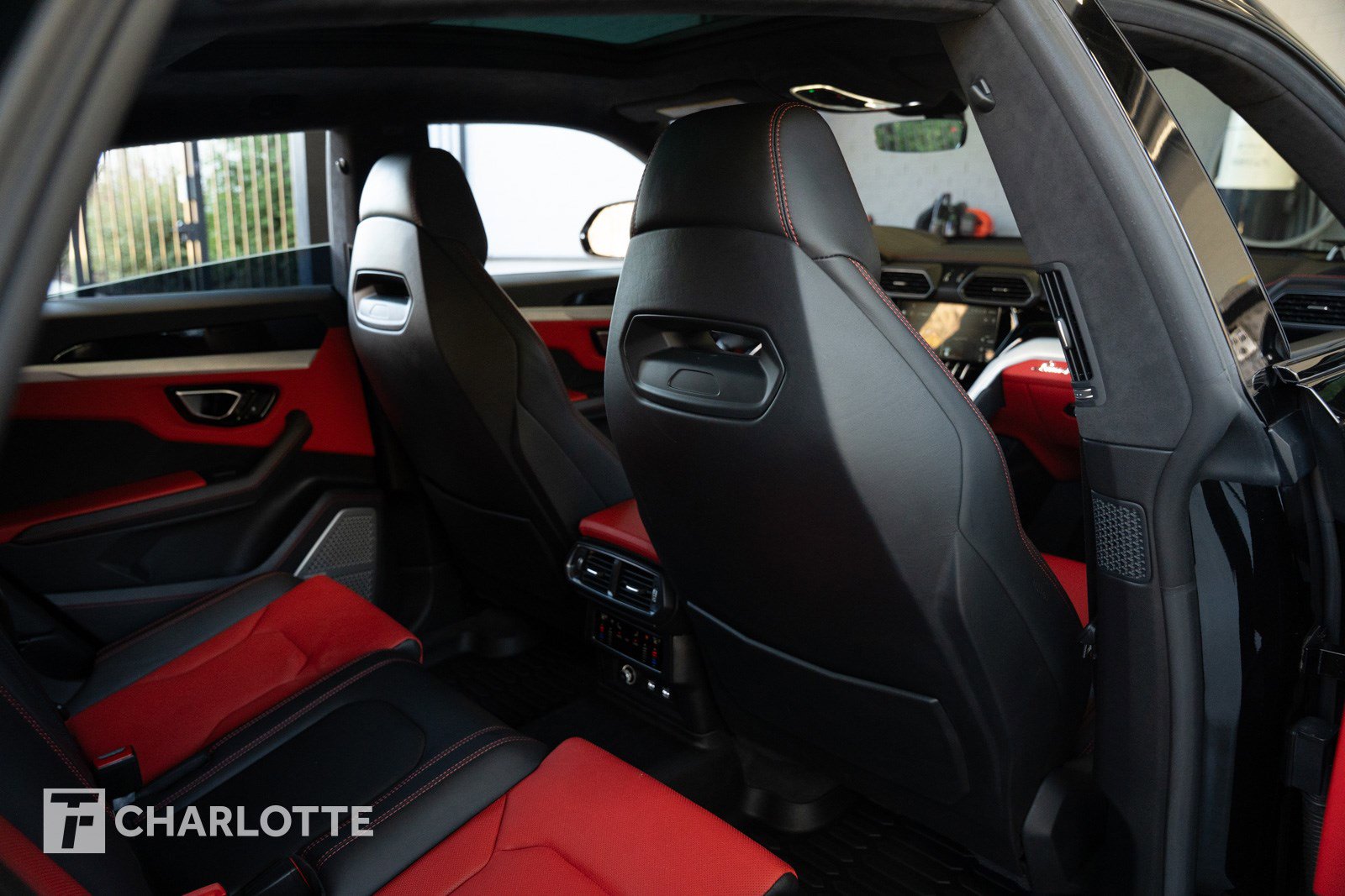 Used 2021 Lamborghini Urus image 36