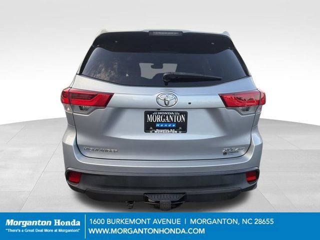 Used 2017 Toyota Highlander XLE w/ Carpet Mat Package AWD/4WD image 8