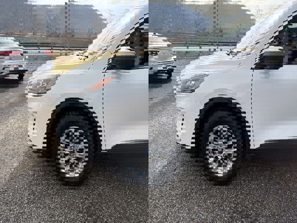 Used 2022 Ford Escape SE image 8