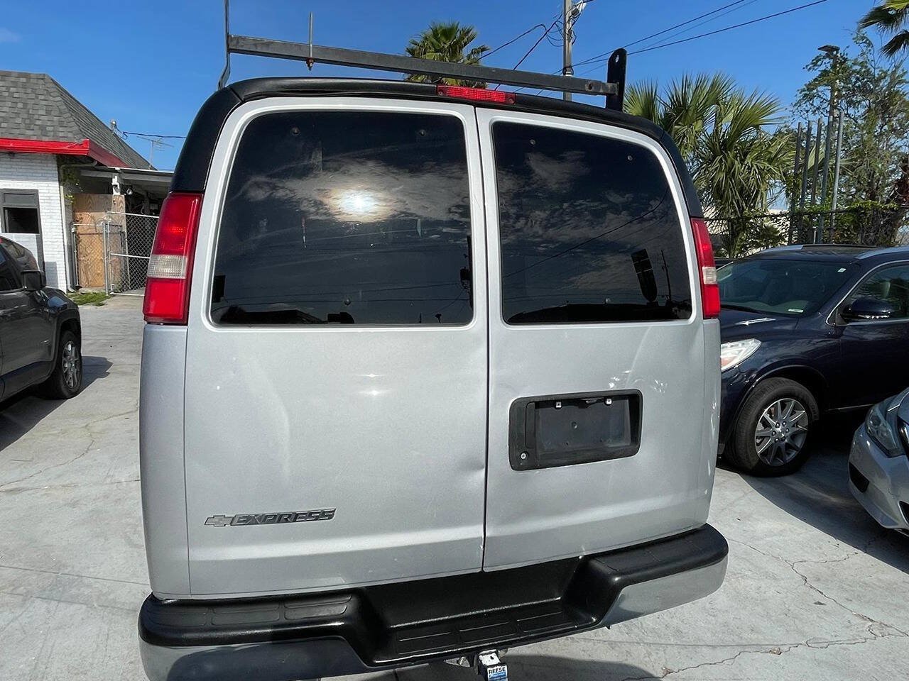 Used 2017 Chevrolet Express 3500 LT w/ LT Preferred Equipment Group RWD image 23