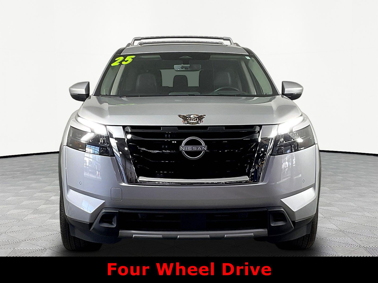 Used 2025 Nissan Pathfinder Platinum AWD/4WD image 2