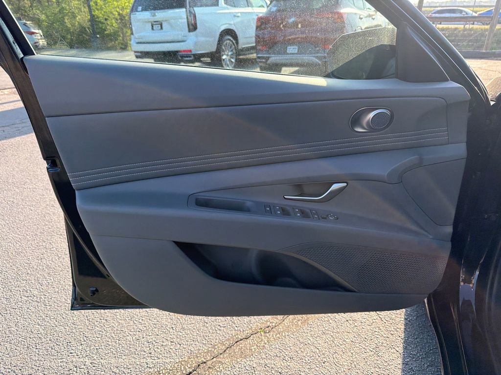 Used 2025 Hyundai Elantra Sport w/ Cargo Package image 10