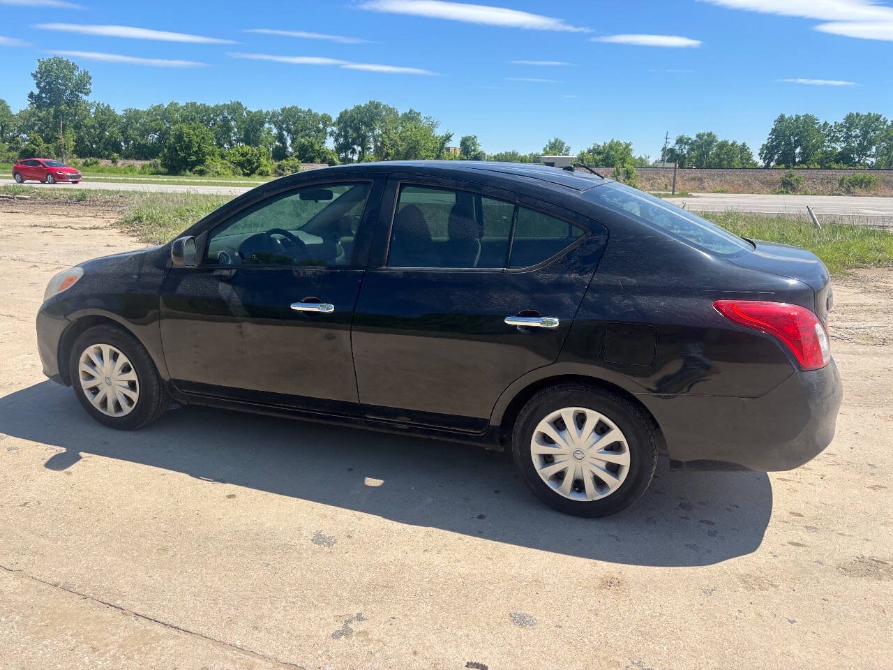 Used 2012 Nissan Versa SV w/ Convenience Pkg FWD image 9