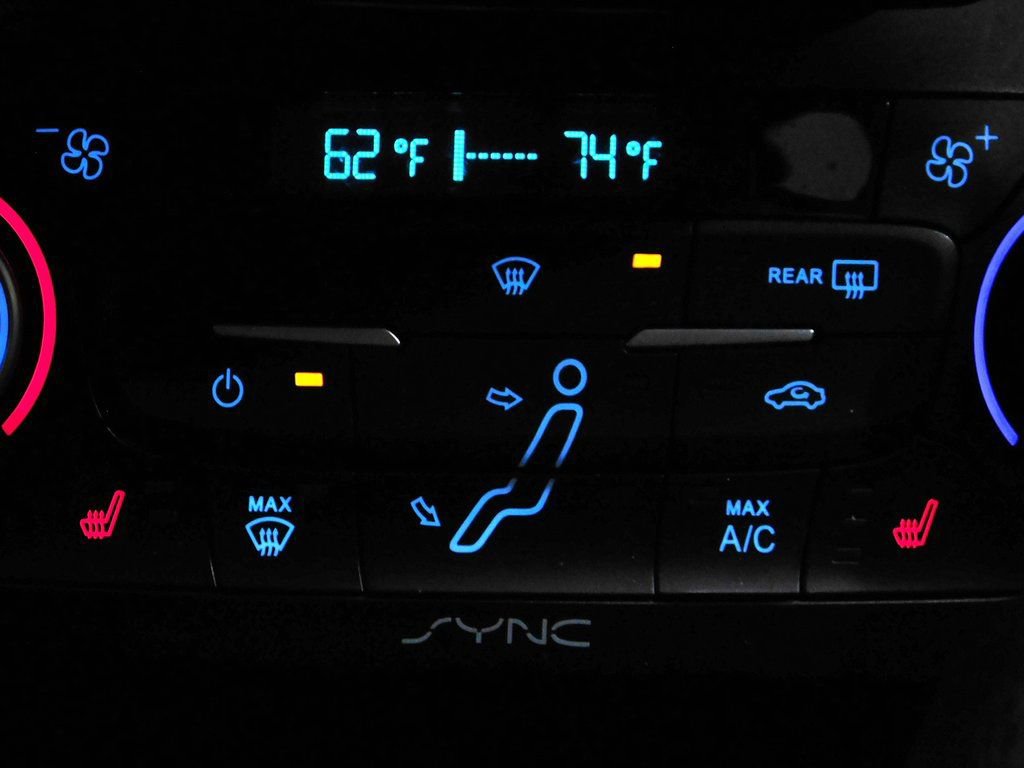 Used 2018 Ford Focus SE w/ SE Winter Package FWD image 47