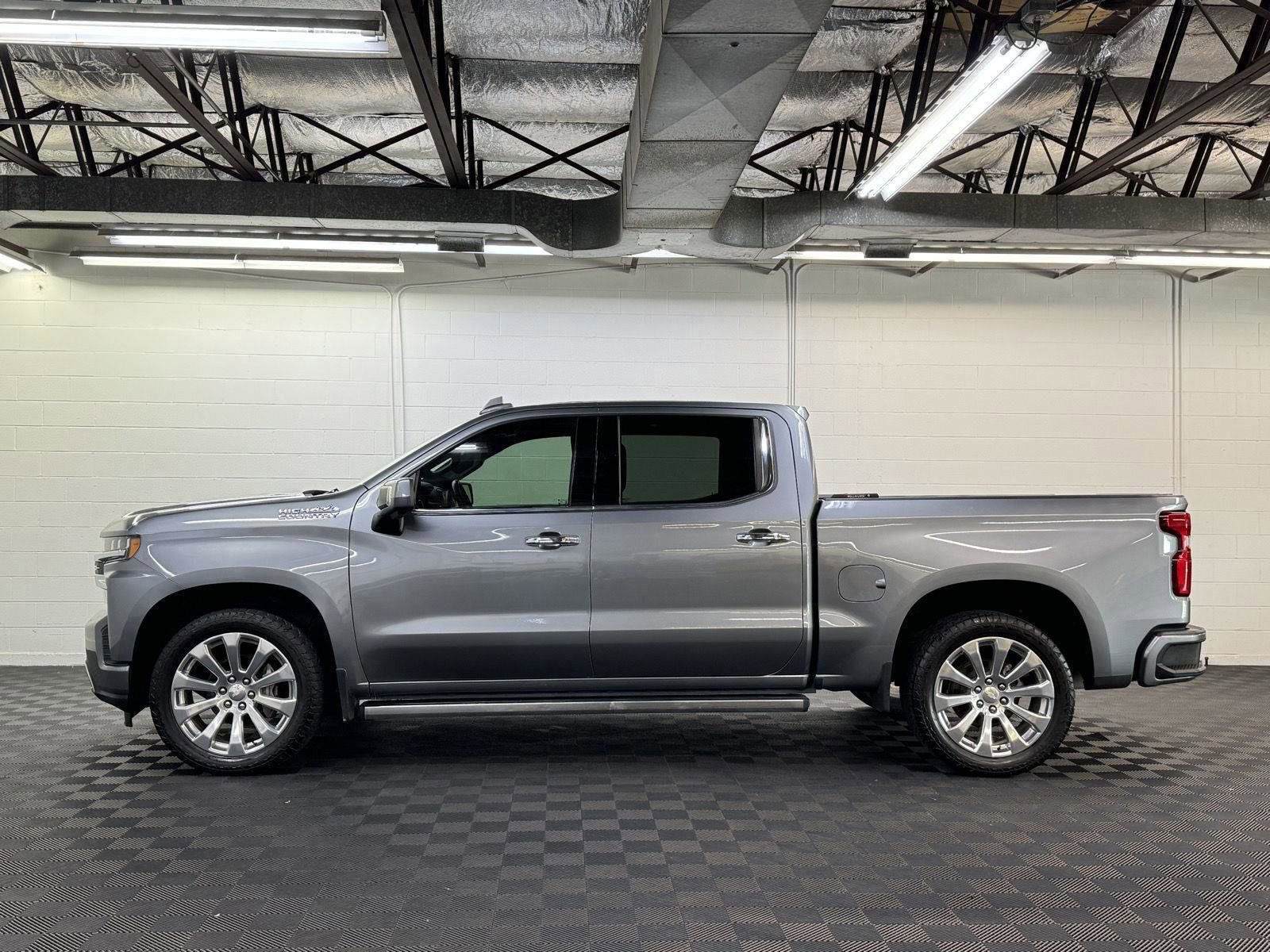 Used 2019 Chevrolet Silverado 1500 High Country w/ Technology Package image 3