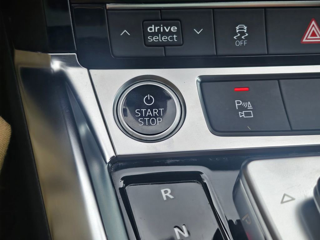 Used 2021 Audi e-tron Premium image 7