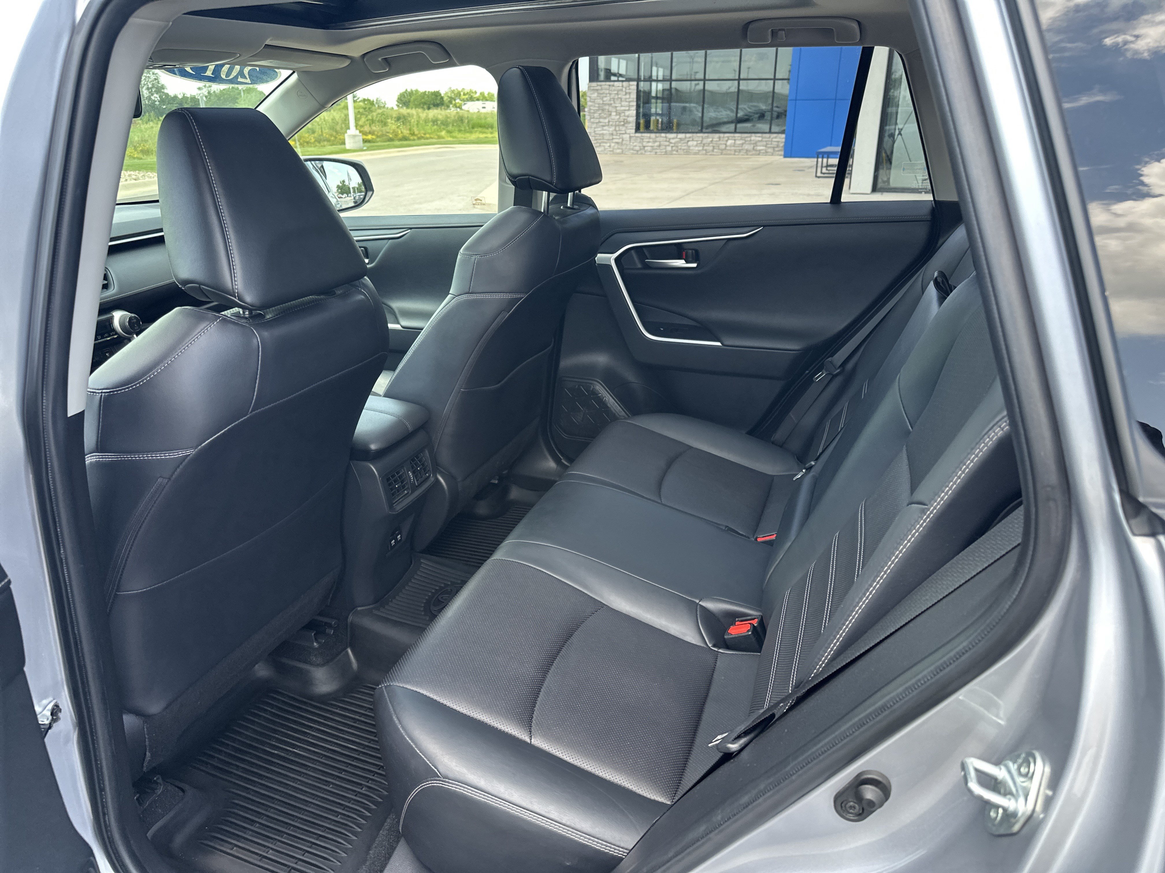 Used 2019 Toyota RAV4 Limited w/ Advanced Technology Package AWD/4WD image 28