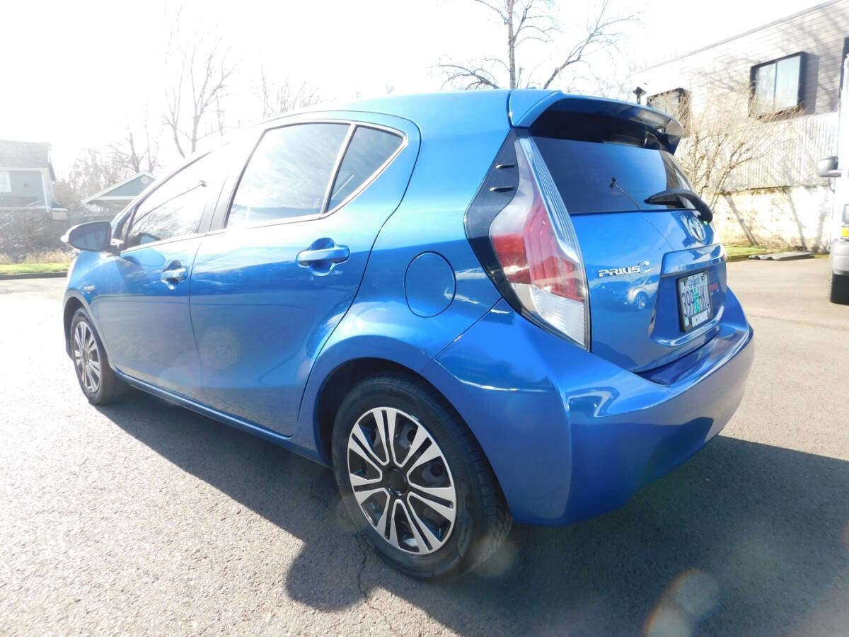 Used 2015 Toyota Prius C Three image 3