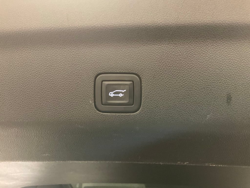 Used 2024 GMC Yukon XL AT4 w/ AT4 Premium Package AWD/4WD image 34