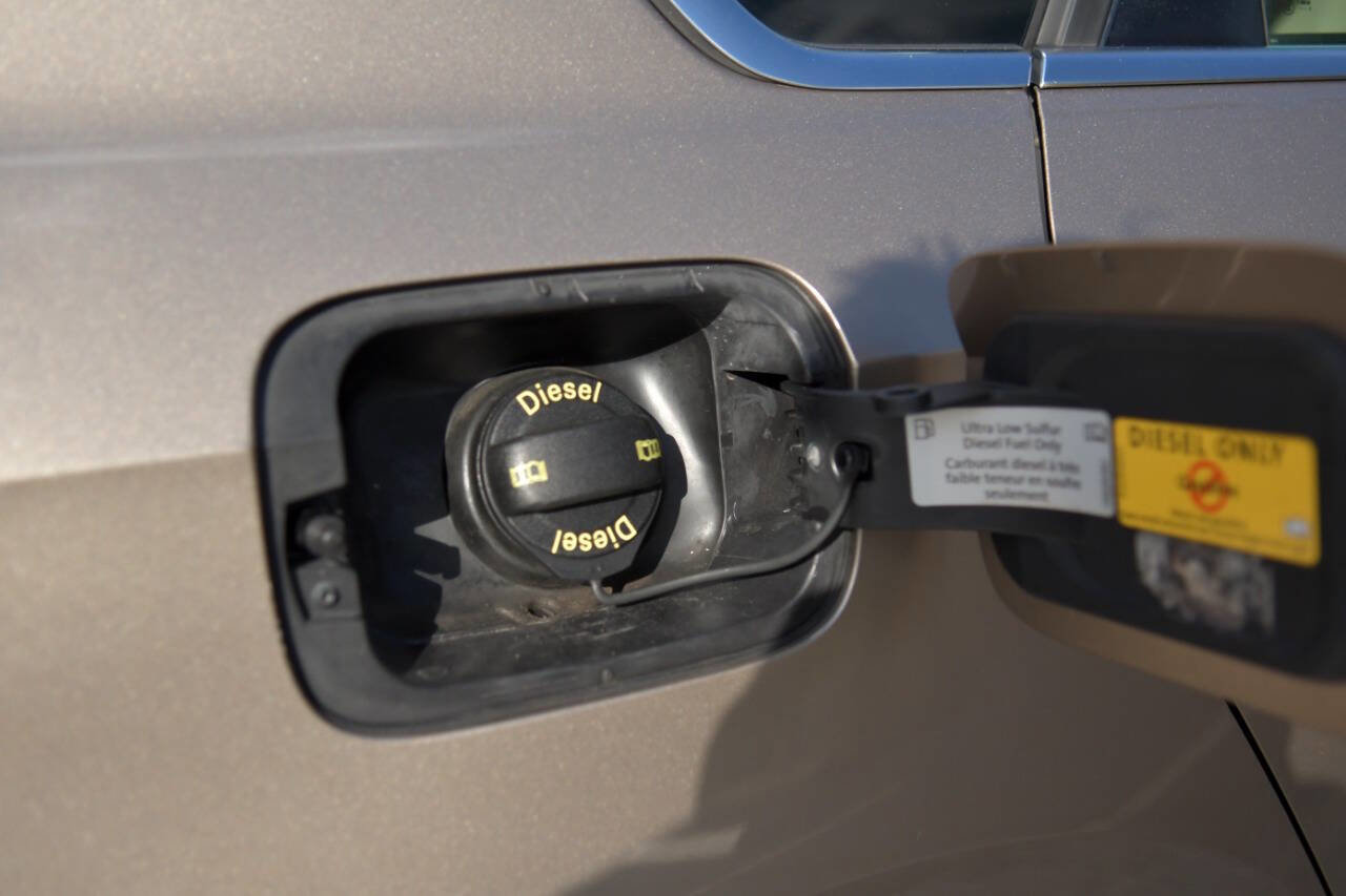 Used 2015 Volkswagen Passat TDI SE image 39