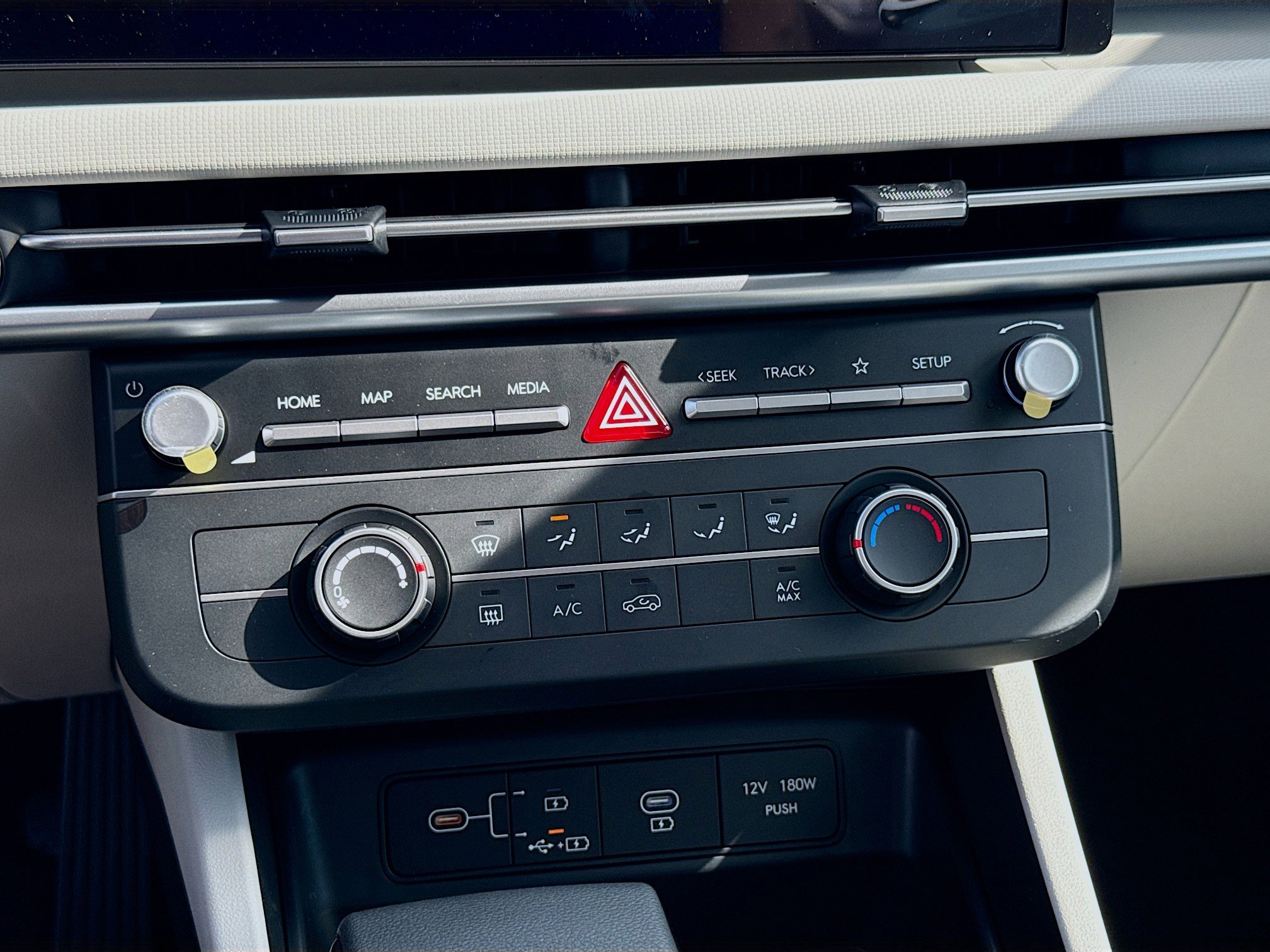 New 2026 Hyundai Tucson SE image 12