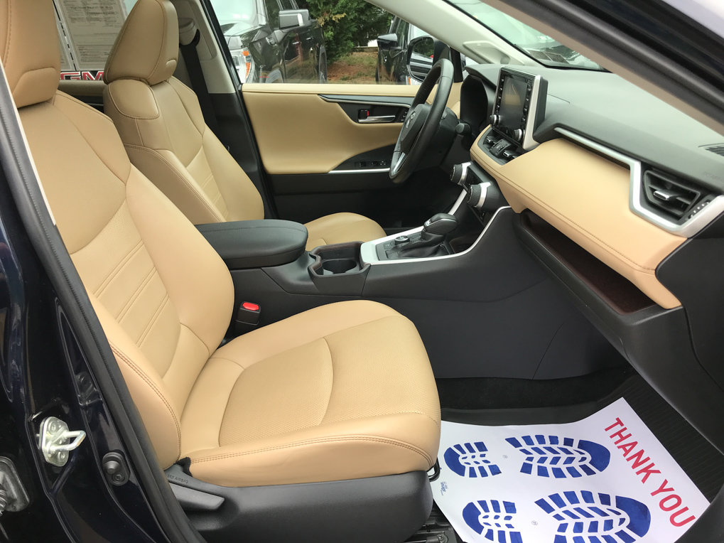 Used 2020 Toyota RAV4 Limited AWD/4WD image 32
