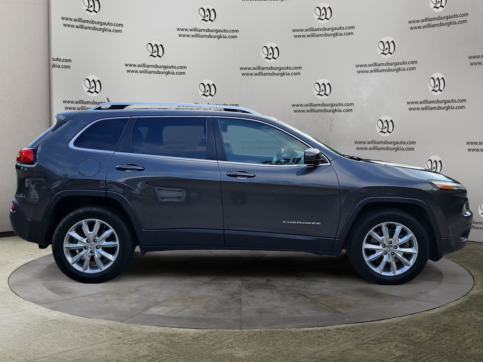 Used 2017 Jeep Cherokee Limited AWD/4WD image 6