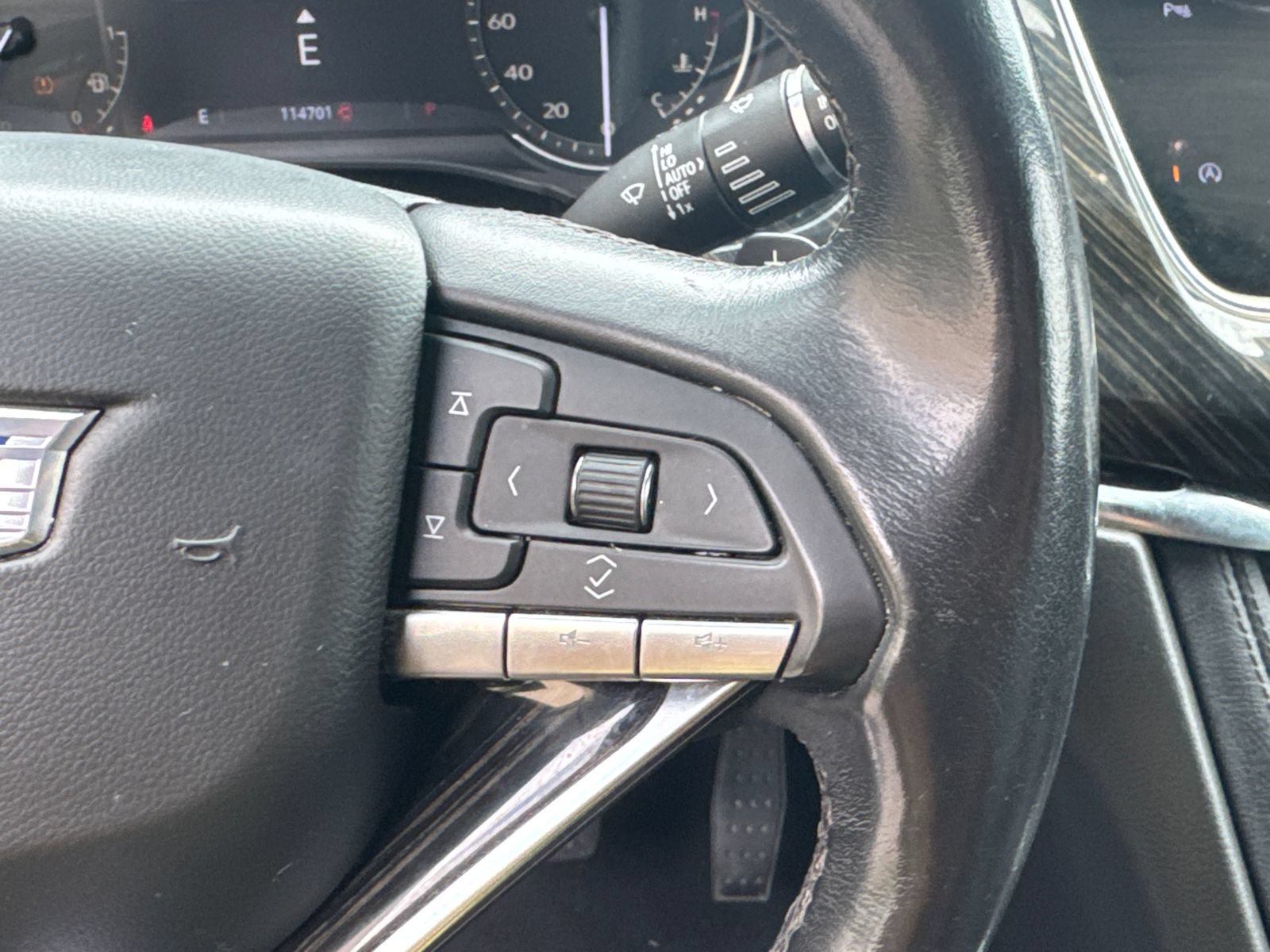 Used 2022 Cadillac XT6 Premium Luxury FWD image 27
