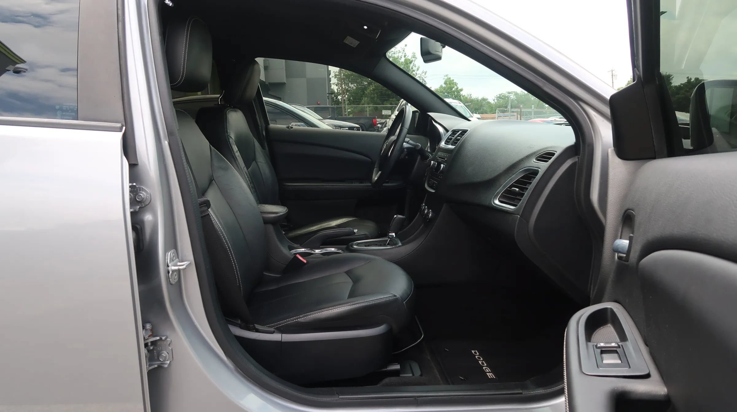 Used 2014 Dodge Avenger SXT FWD image 25