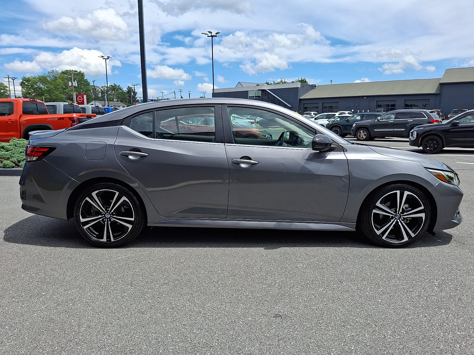 Used 2020 Nissan Sentra SR w/ Premium Package FWD image 9
