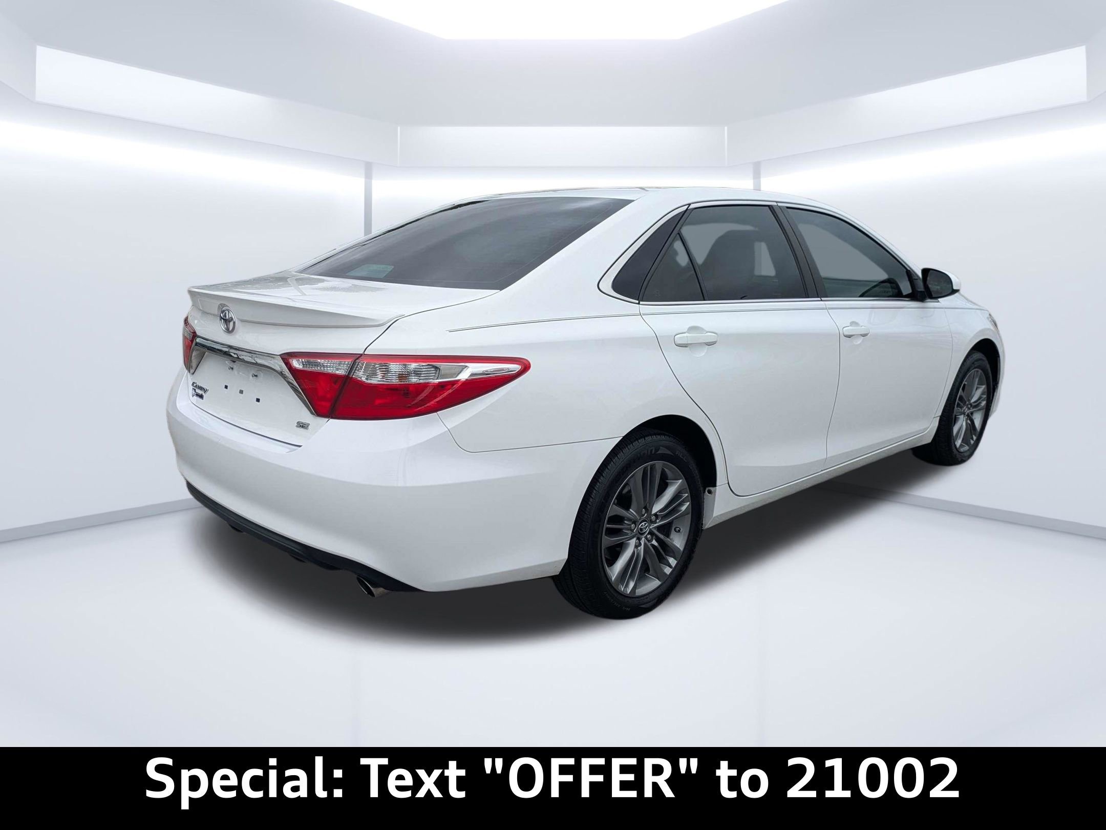 Used 2017 Toyota Camry SE FWD image 2