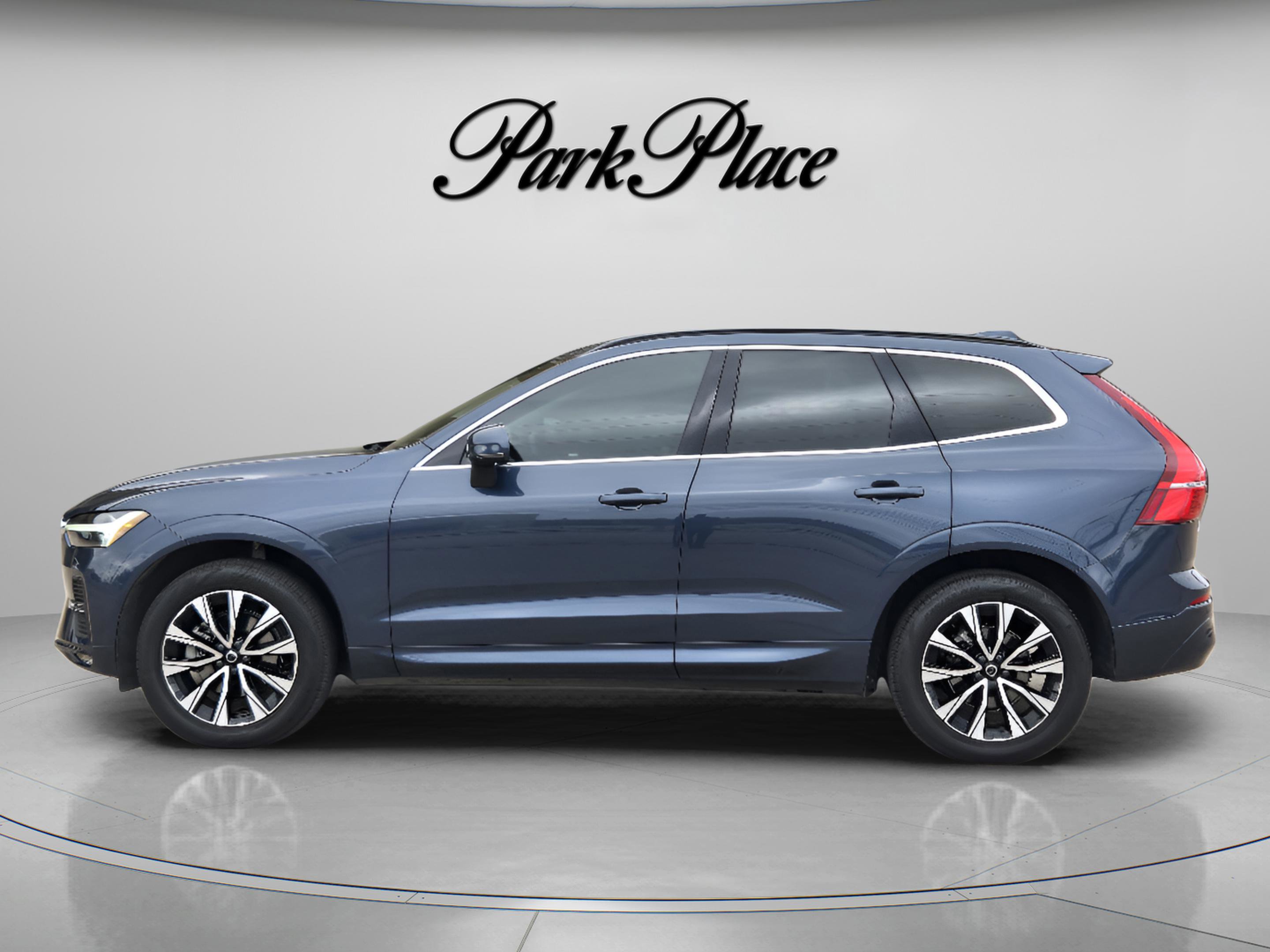 Used 2023 Volvo XC60 B5 Core w/ Climate Package image 2